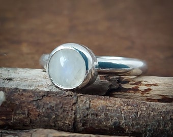 Made to order at your size - Minimalist moonstone ring. 3mm wide. Recycled Sterling. Made in Canada. June birthstone.