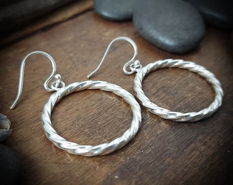 Minimalist twisted circle earrings, recycled sterling silver. 26mm. Dangle earrings. Handmade in Canada. 166