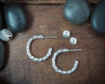 Minimalist hoop earrings, twisted wire, recycled sterling silver. 20mm. Studs. Post earrings. Handmade in Canada. 135