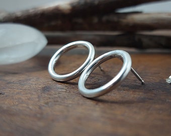 Minimalist circle earrings, recycled sterling silver. 15mm. Studs. Post earrings. Handmade in Canada. 181