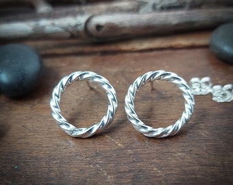 Minimalist twisted circle earrings, recycled sterling silver. 16mm. Studs. Post earrings. Handmade in Canada. 134