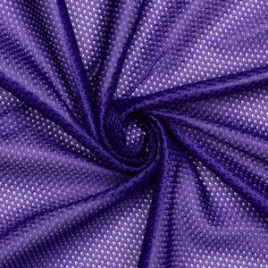 Puede incluir: Tela de malla de color p&uacute;rpura con un patr&oacute;n texturizado en forma de diamante. La tela est&aacute; doblada y drapeada, creando un aspecto suave y fluido.