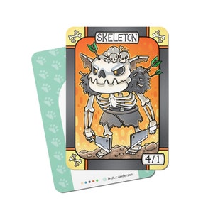 Könnte beinhalten: Eine Cartoon-Illustration eines Skelettmonsters mit einem Schädel auf dem Kopf, das zwei Hackmesser hält. Die Karte ist orange und gelb mit dem Text "SKELETON 4/1".