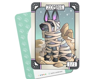 Op de afbeelding: Een cartoonillustratie van een zombiehond op een verzamelkaart. De hond is grijs en wit met roze oren en is gewikkeld in verband. De kaart heeft een zwarte rand en de tekst "ZOMBIE 1/1".