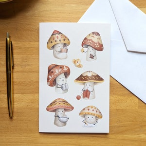 Wenskaart Paddenstoelen die breien, tekenen, koken, een boek lezen, de natuur observeren, een puzzel maken, interieur leegmaken met envelop
