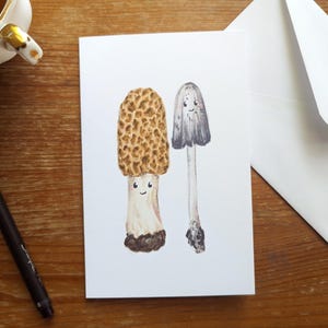 Carte champignons, Morille blonde et Coprin chevelu avec visages mignons, carte de voeux avec intérieur vierge, enveloppe incluse