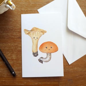 Carte champignons, Chanterelle commune et Bolet orangé avec visages mignons, carte de voeux avec intérieur vierge, enveloppe incluse