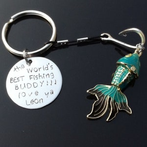 Individuelle Vater Papa Keychain personalisierte Angeln Köder Keychain weltweit besten Angeln Kumpel Hand gestempelt Fisch Haken Keychain Geschenk für Vater