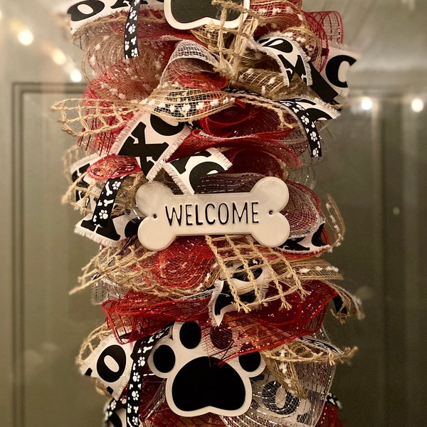 Dog swag- Dog wreath- Welcome wreath- Welcome door decor- Paw print decor- Front door wreath- Patio wreath- Year round wreath