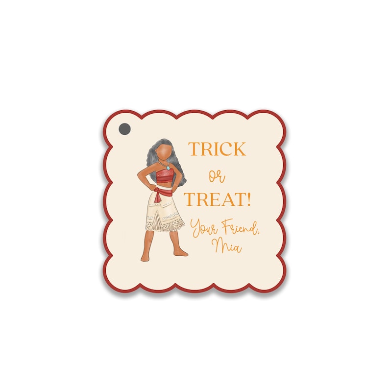 Puede incluir: Una etiqueta de regalo con tem&aacute;tica de Halloween con borde festoneado y borde rojo. La etiqueta presenta una ilustraci&oacute;n de un personaje con un atuendo rojo y blanco, con el texto "TRICK OR TREAT!" y "Your Friend, Mia" en letras doradas.