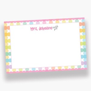 Bloc de notas personalizado para profesores / Bloc de notas con nombre personalizado / Bloc de notas de escritorio de 28 x 43 cm / 50 hojas desprendibles / Borde floral colorido