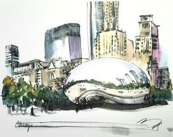 Könnte beinhalten: Ein Aquarellbild der Skyline von Chicago mit der Cloud Gate Skulptur im Vordergrund. Die Skulptur ist eine glänzende, silberne Bohnenform, die die Gebäude dahinter reflektiert. Die Gebäude sind in einem einfachen Stil mit schwarzen Umrissen und Aquarell-Waschungen in Grau, Blau und Gelb gezeichnet.