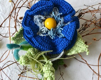 Ukrainische Brosche mit gehäkelter Blume Schritt für Schritt Häkelanleitung Blaue Blume Dekor PDF Häkelanleitung