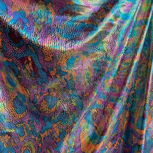 Tessuto in spandex effetto rettile iridescente multicolore blu/verde/arancione/rosa metallizzato, elasticizzato in 4 direzioni/ tessuto venduto tagliato su misura, larghezza 60&quot;