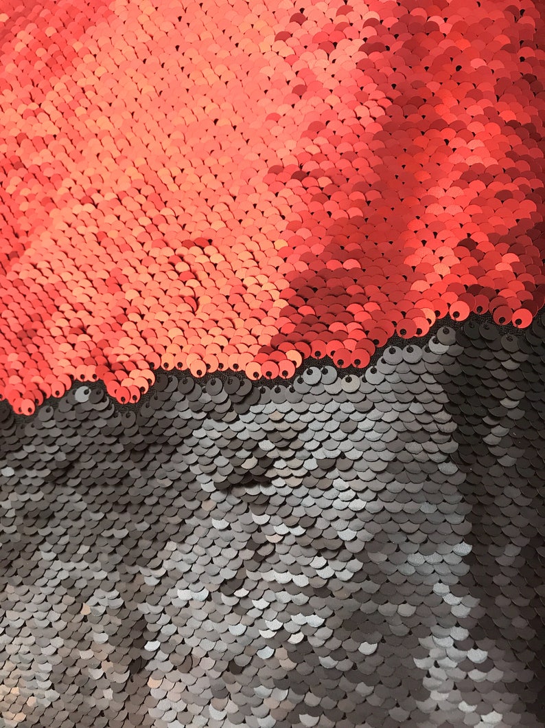 Tissu à Paillettes Mermaid - Rouge Mat / Noir Mat, 5 Mm, Vendu Au Yard (46 à 60 Pouces De Large)