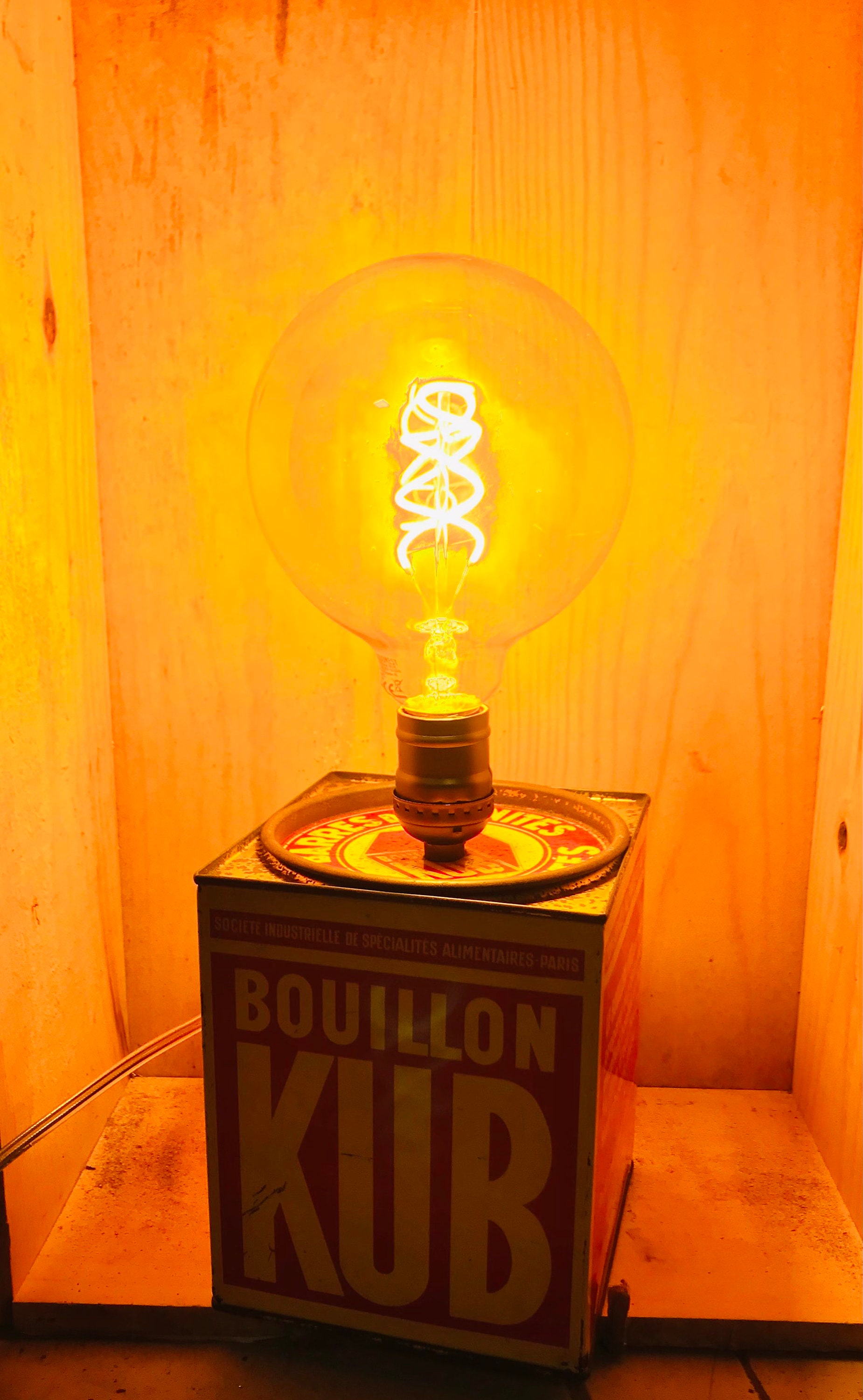 Lampe Boîte Bouillon Kub