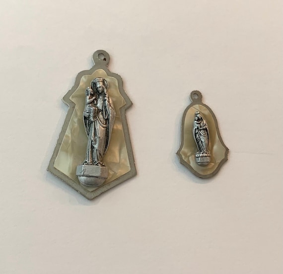 Saint Anne religious medallion, religious pendant… - image 1