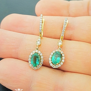 Natural emerald earrings • Emerald and diamond earrings • 18k yellow gold dangle earrings • Green oval gemstone earrings • Handmade piece