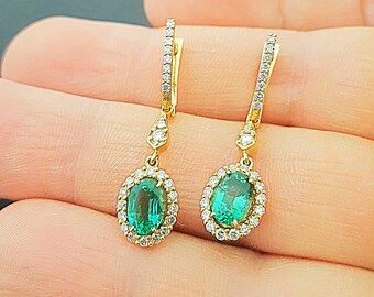 Natural emerald earrings • Emerald and diamond earrings • 18k yellow gold dangle earrings • Green oval gemstone earrings • Handmade piece