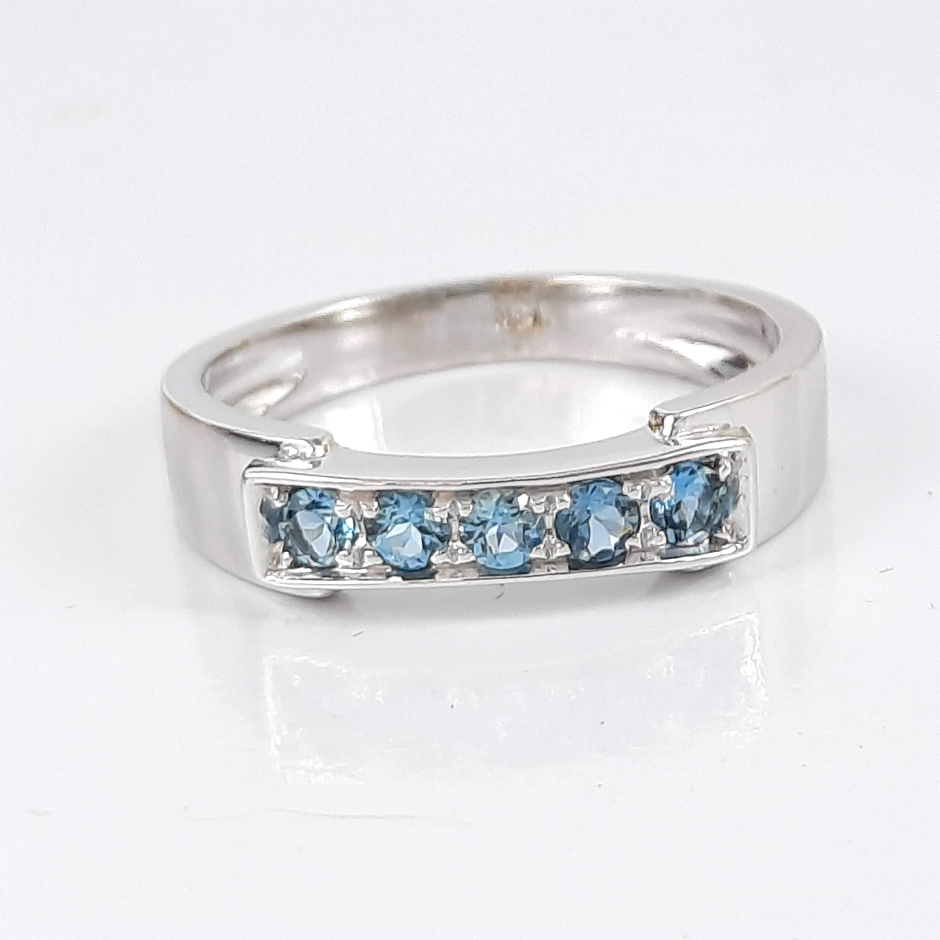 ブルートパーズリング • ハーフエタニティジェムストーンリング