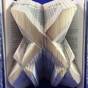 Origami Fantasy Book Lovers Book Folding Pattern DIY Scimitar (Swords) 356 Folds with Free Heart Pattern
