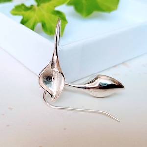 Sterling Silver Lily Earrings, Silver Earrings, Flower Earrings, Bridal Gifts, Bridesmaids Gifts, Mother's Day Gifts, Gifts for Mum