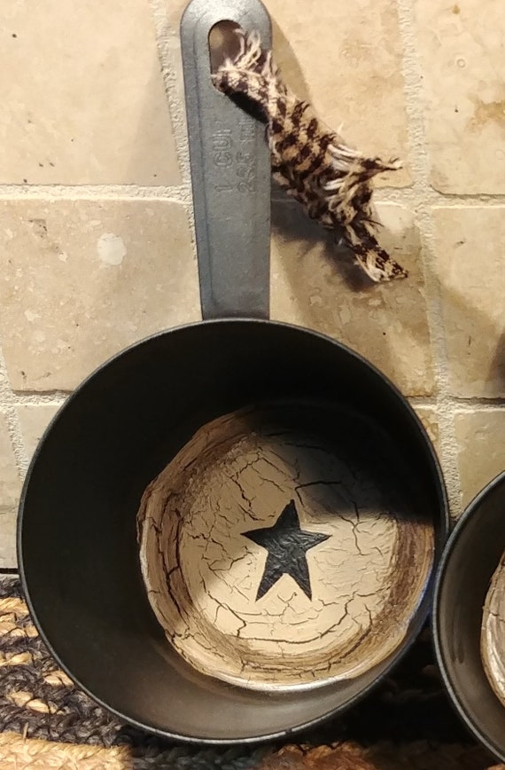 Primitive Crackle Tan With Black Star Star Decorative Metal