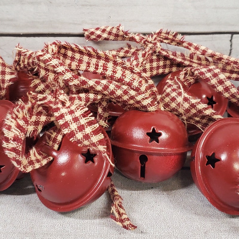 Déco De Noël à Suspendre 4 Cloches En Métal Rouge H 55 Cm