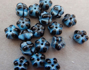 Czech glass flower-shaped beads   DS 2847