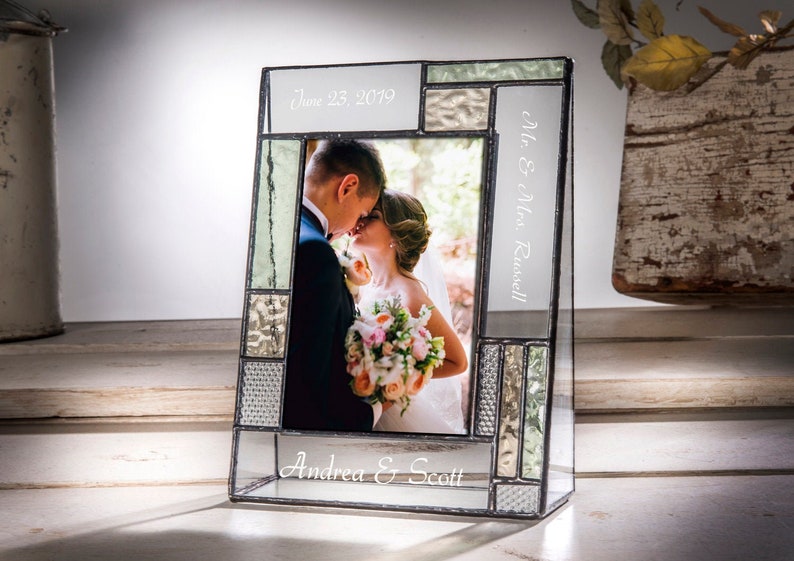 Wedding Picture Frame Personalized Gift Newly Married Couple Engagement Mr & Mrs Bridal Shower 4x6 or 5x7 Vertical Photo Pic 430 EP619 afbeelding 1