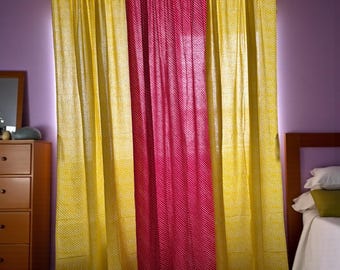 Set mit 3 indischen Bandhani Lehariya Baumwollvorhängen, Fuchsia Pink und Gelb Kombinationsvorhängen