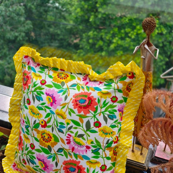 Frill pillow cover discount