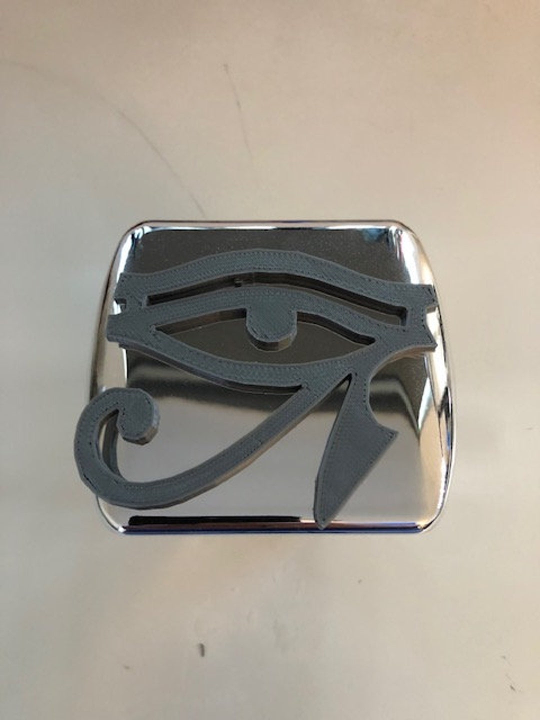 Horus Eye Egyptian in 3D-2 Zoll Trailer Hitch Cover Chrome mit Grey-Om  Peace Yoga -  Österreich