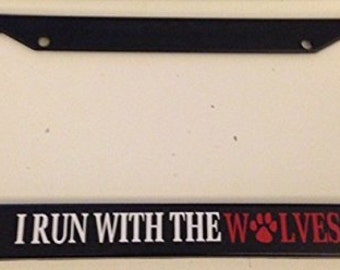 Ik Run with Wolves met Paw Print - zwart met rode nummerplaat rand - Twilight stijl Jacob