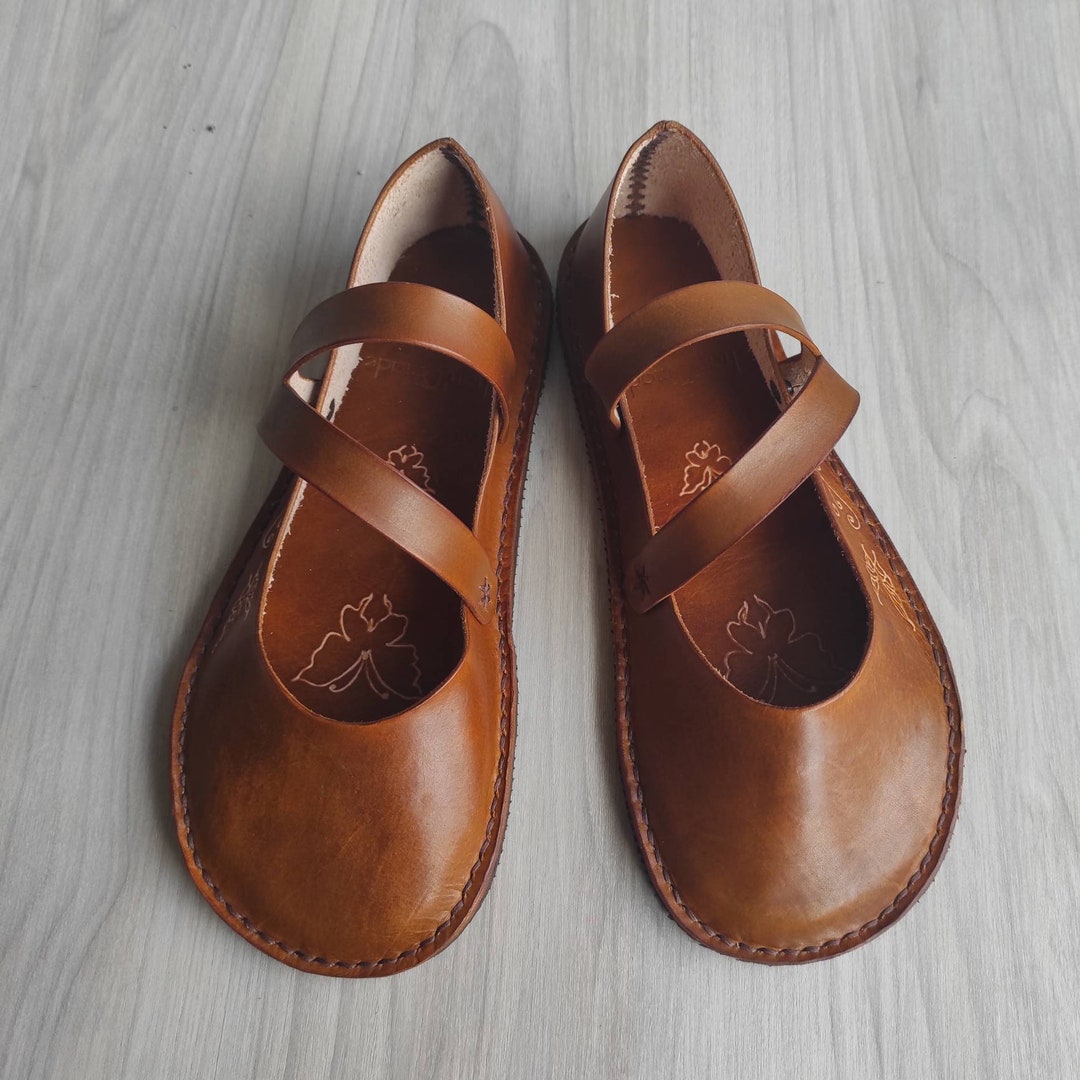 stylish wide toe box shoes