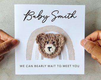 Gepersonaliseerde babyshowerkaart - handgemaakte gehaakte beer - mama en papa to be-kaart - berenkaart voor babyshower - regenboogkaart