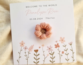 Carte personnalisée pour nouveau-né au crochet - Fleur soufflée au crochet faite main - Carte pour nouveau-né fille - Carte de fleurs pour nouveau-né - Petite-fille de bébé