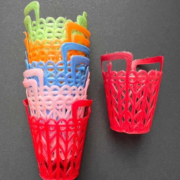 10 Kitsch 1960s Plastic Baskets.. 5.5cm Tall  VERY Useful...