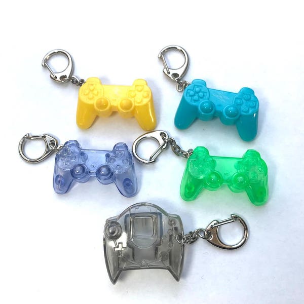 Exciting 1990s PlayStation & Dreamcast Keyrings - OLD SHOP STOCK - Choice of 5 Colours