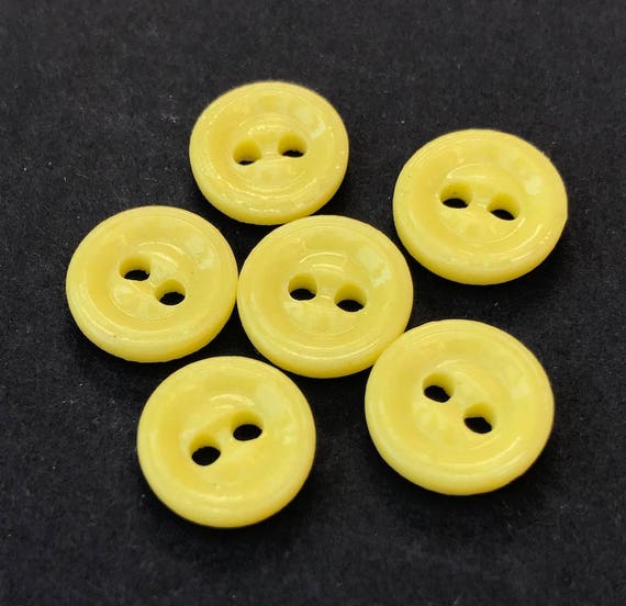 2cm wide 12 Gloriously Sunny Vintage Yellow Star Buttons