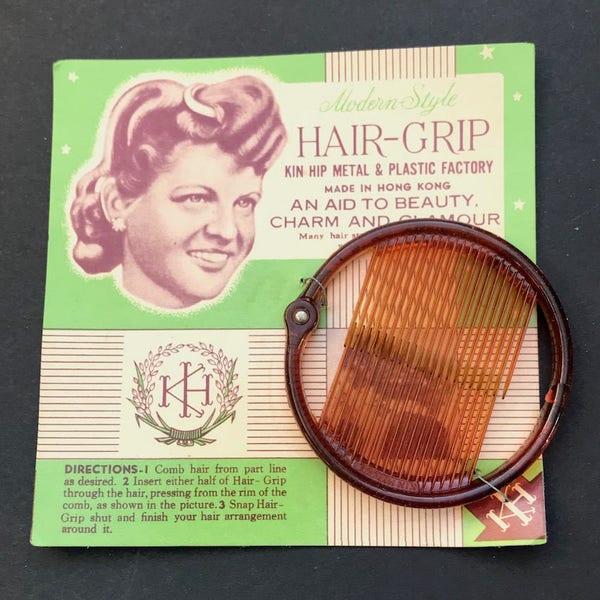 1940s 8cm Ring Grip "Modern Style Hair-Grip Aid To BEAUTY CHARM and GLAMOUR "