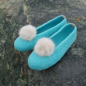 Felt shoes, turquoise ballerina with faux fur pompom, slippers, felt slippers, felted slippers, barefoot shoes, felt shoes.