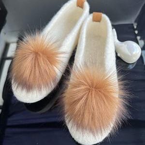 Felt shoes, natural colored ballerina shoes with faux fur pompom, slippers, felt slippers, felted slippers, barefoot shoes, felt shoes.