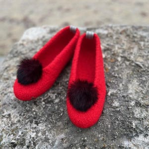 Felt shoes, red ballerina shoes with faux fur pompom, slippers, felt slippers, felted slippers, barefoot shoes, felt shoes.