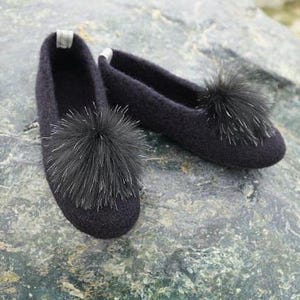 Felt shoes, black ballerina shoes with faux fur pompom, slippers, felt slippers, felted slippers, barefoot shoes, felt shoes.