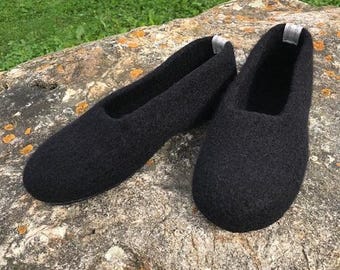 Filzschuhe, Schwarze Ballerina ,Puschen, Filzpuschen, gefilzte Hausschuhe, Barfußschuhe, Filzschuhe.