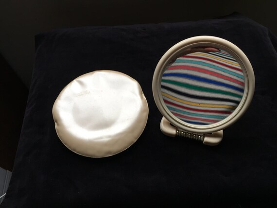 Travel make-up mirror - image 1