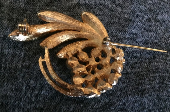 Vintage ANJ Leaf and Pearl Brooch - image 5