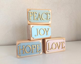 Lot de 4 blocs de texte en bois / blocs de lettres rustiques décoratifs / Décoration d’ambiance inspirante / Love Hope Peace Joy / Décorations de Noël