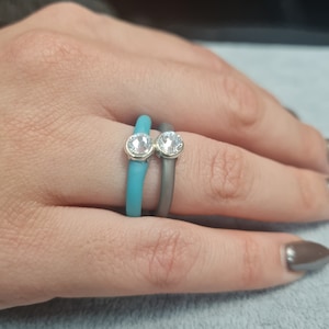 Silikonringe für Frauen, Silikon mit Stein, Solitär winziger Türkis Ring, Silikon Verlobungsring, Allergene Ring,